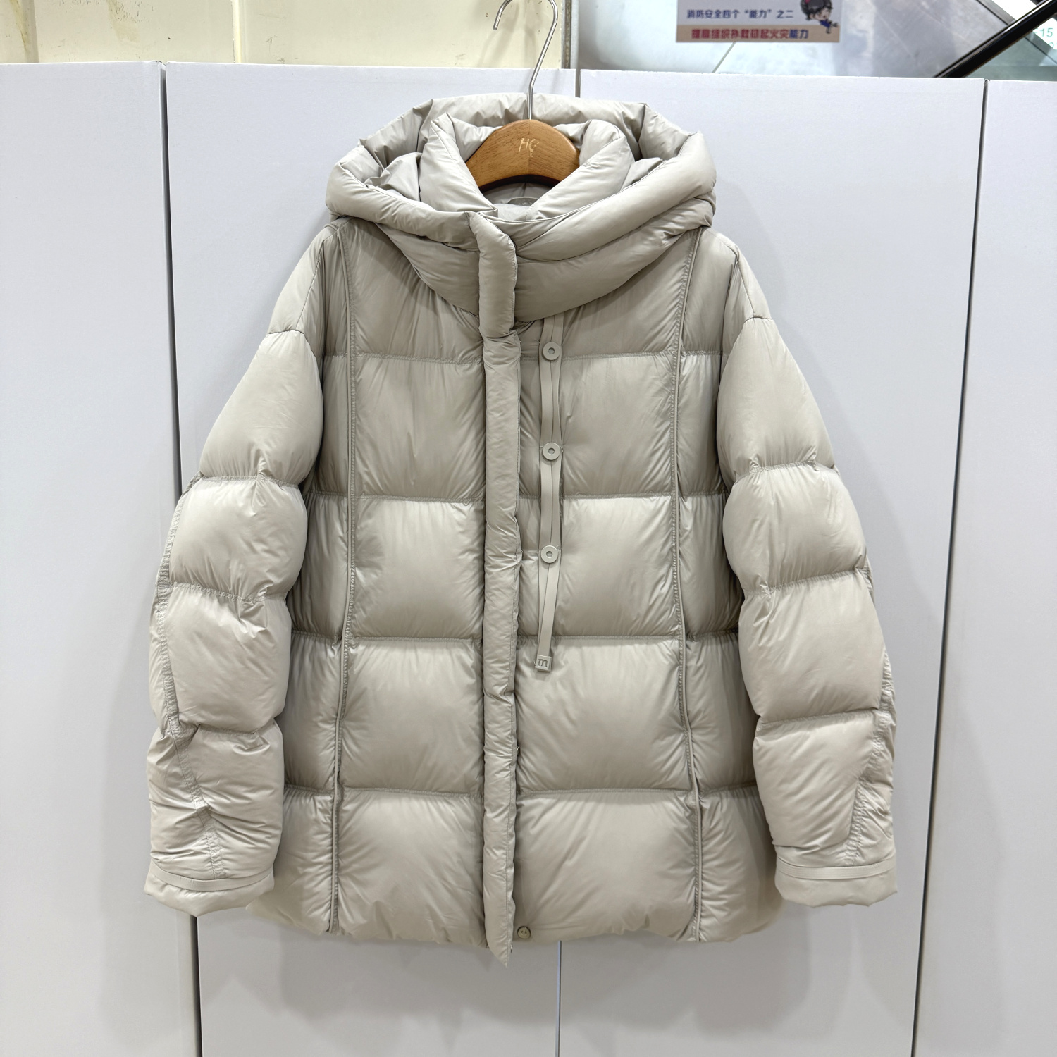 7718欧洲站2025冬门禁拉链订纽扣设计感泡芙时尚连帽中长羽绒服