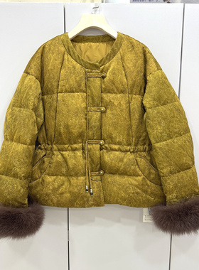 芷炫Z58110欧洲站25冬盘扣圆领抽绳收腰人丝提花狐狸毛袖口羽绒服