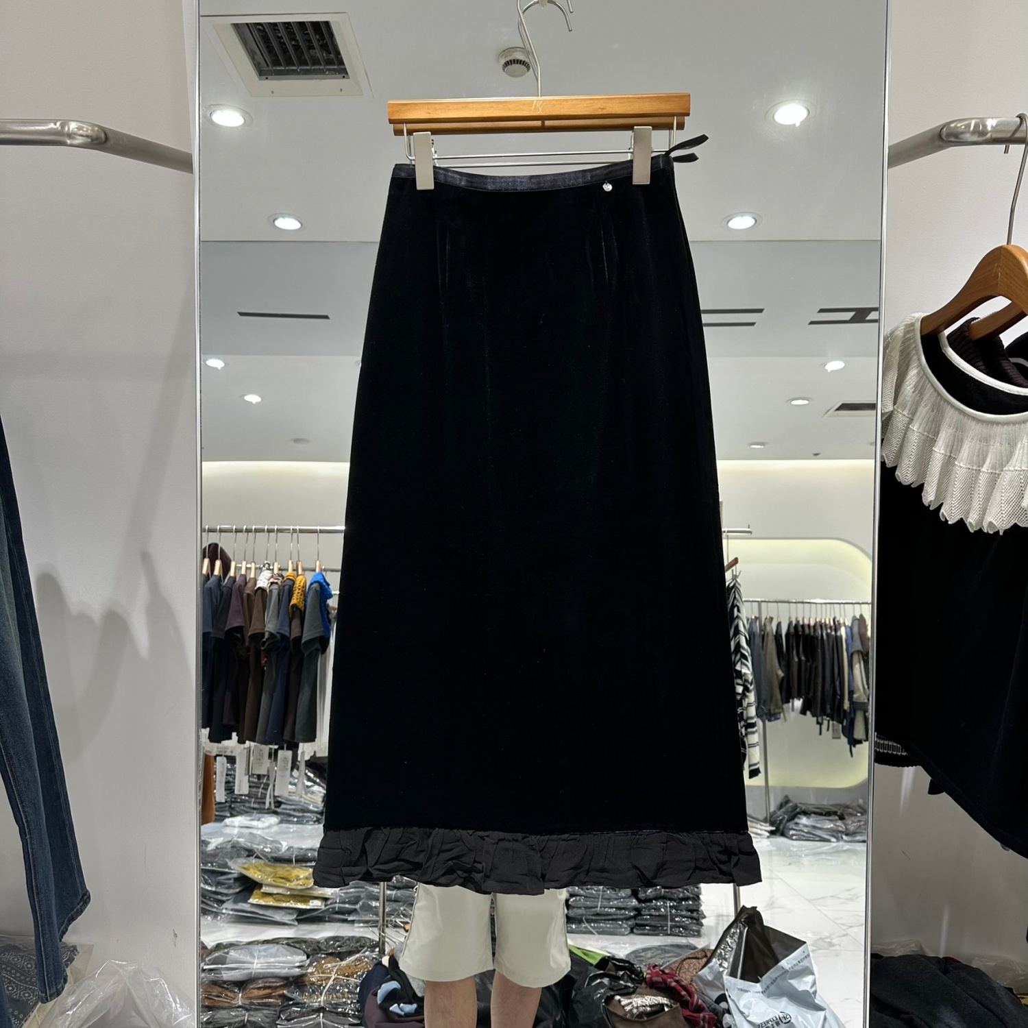 KK 260915欧货25秋时尚松紧高腰拼接木耳边下摆后开叉丝绒半身裙