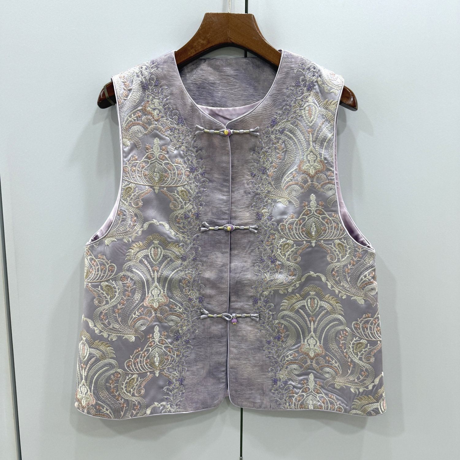 72275欧洲站2026春复古盘扣圆领轻奢重工刺绣百搭国风马甲外套女