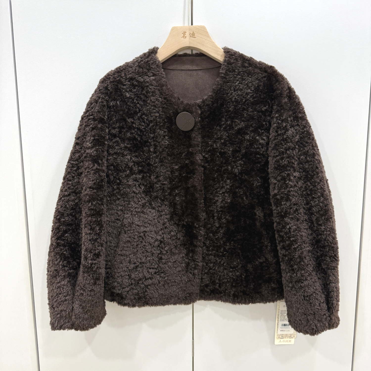 KDNEYZC073 欧洲站25冬时尚皮毛一体短款圆领纽扣保暖皮草外套