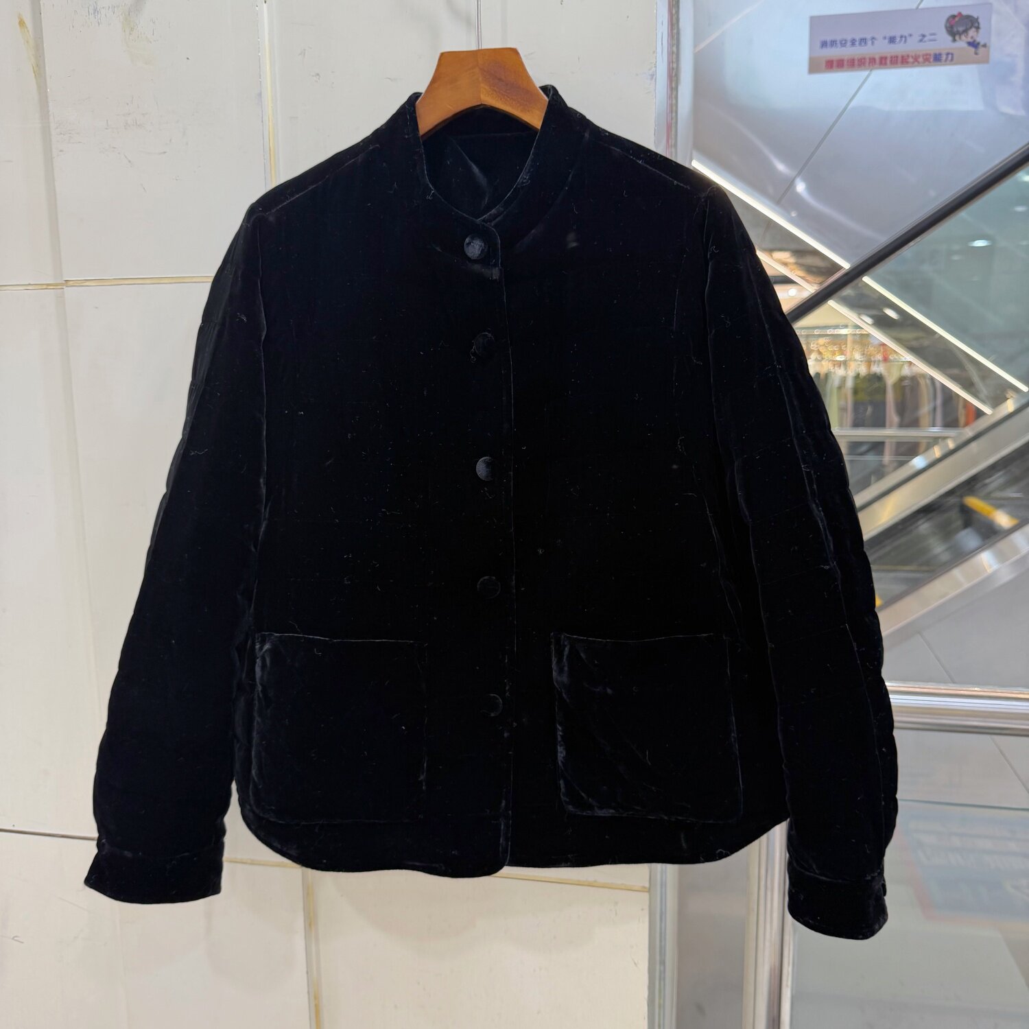 76325 欧货单排按扣立领落肩袖高端短装丝绒鹅绒羽绒服2026冬装