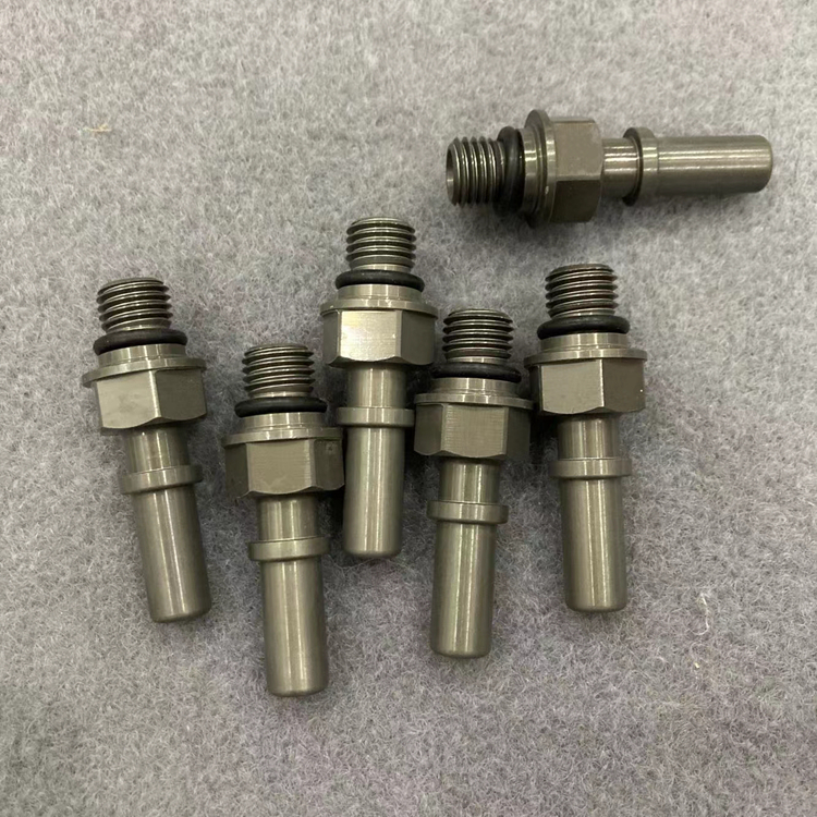 适用于博世2.2 6.5 尿素喷嘴总成喷射水管冷却接头潍柴J6汽车配件