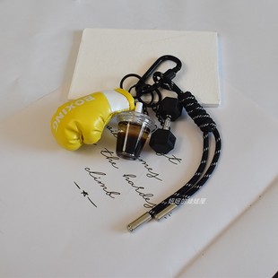 拳击手套包包挂件运动健身哑铃冰咖啡背包小挂饰登山扣高级感礼物