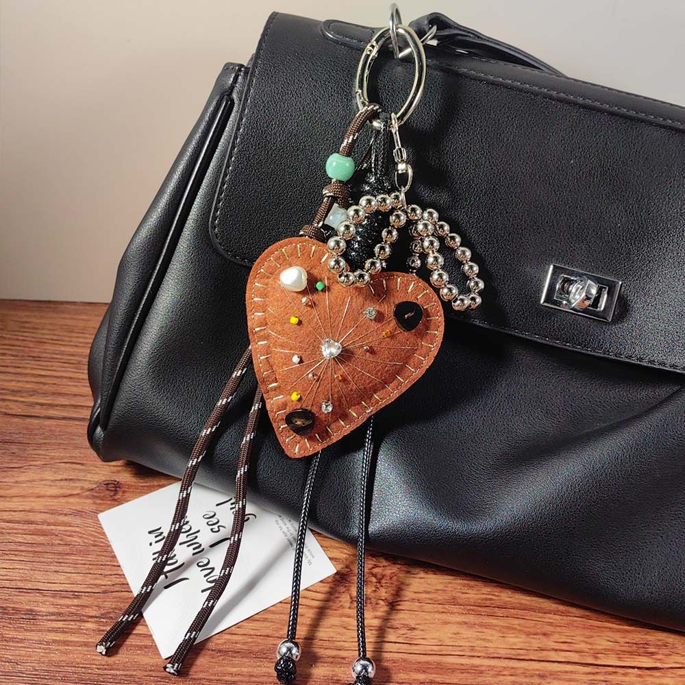 爆款棕色m系钉珠爱心挂饰