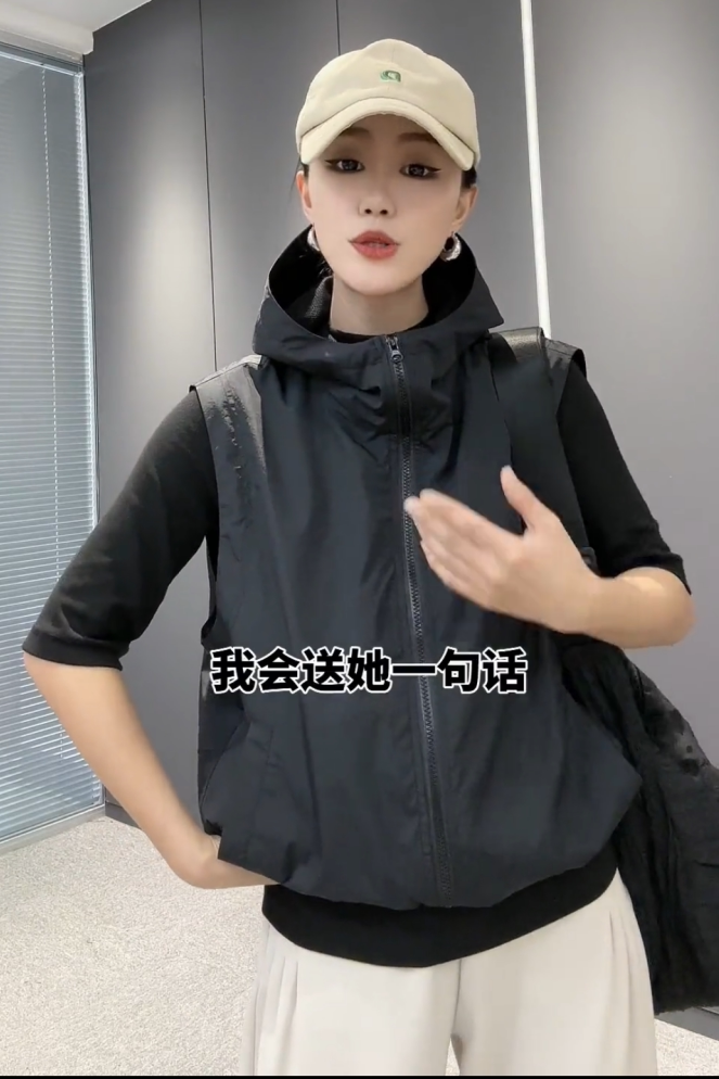 连帽马甲黑色短款抽绳背心