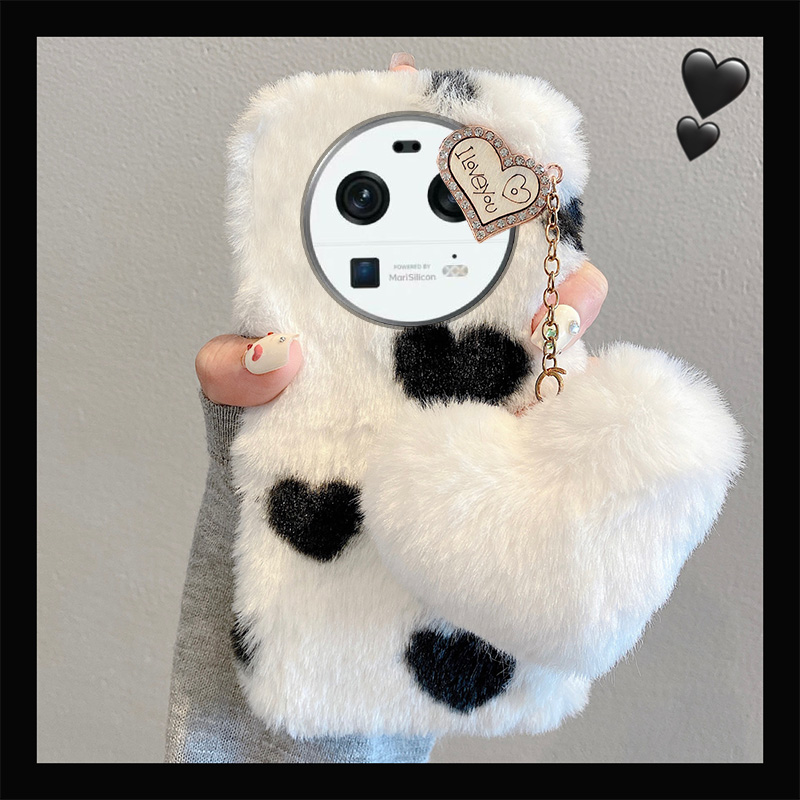 毛绒绒毛茸茸黑白爱心手机壳