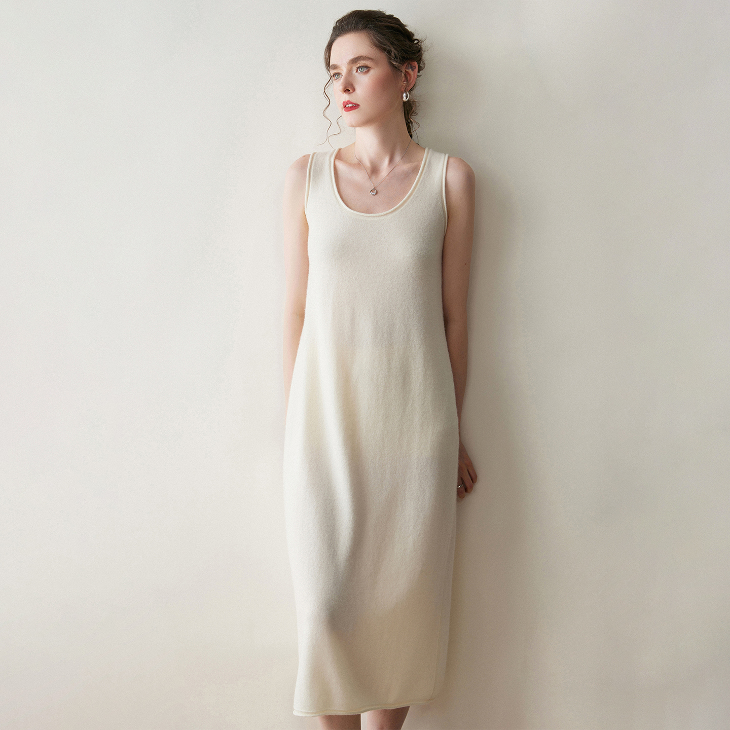 轻奢简约风U领无袖山羊绒针织裙