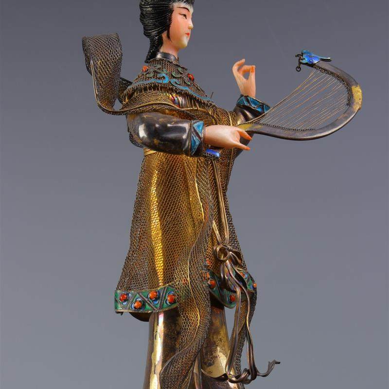 纯银胎烧蓝花丝镶嵌山湖箜篌侍女银景人摆件 全品