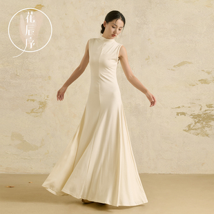 花辰序2025秋冬新款气质温柔鱼尾针织连衣裙修身显瘦长款大摆裙子