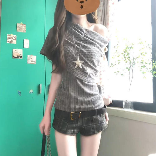 韩系复古斜肩条纹穿搭一