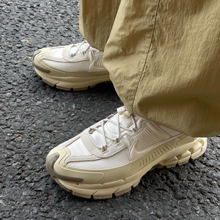 Nike ZOOM VOMERO ROAM 防滑耐磨 低帮跑步鞋男女同款 FV2295-101