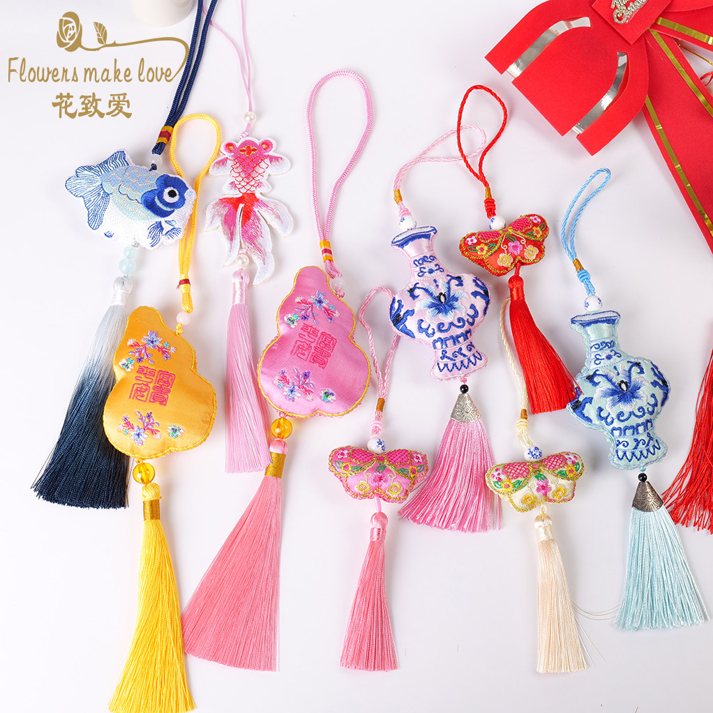 新年年宵花装饰挂件 款式齐全 中式香包福桶配饰冬青仿真花发财树,节庆用品/礼品,挂饰/生肖挂饰,淘宝优惠券,粉丝福利购,淘宝优惠卷