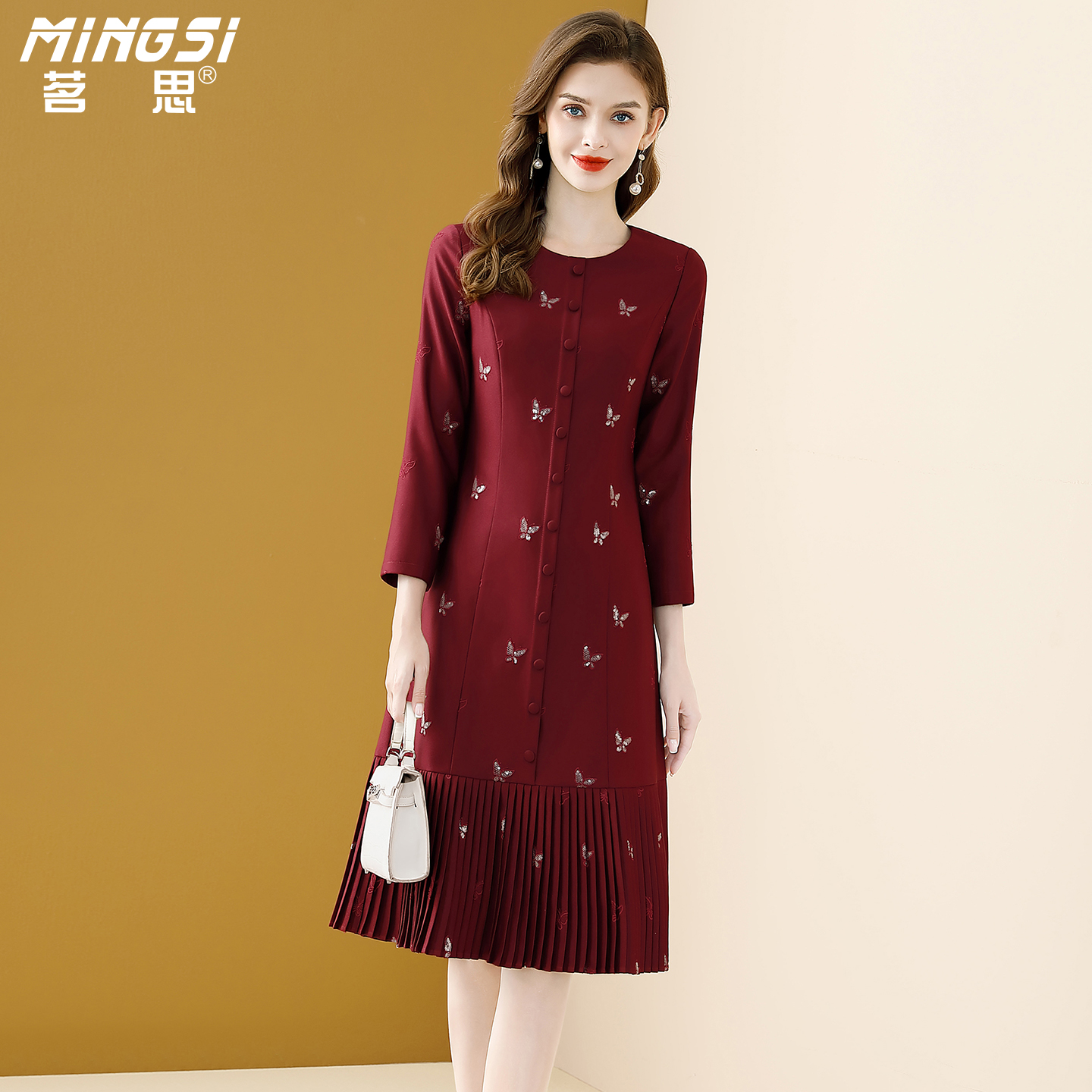 设计感优雅气质蝴蝶刺绣连衣裙