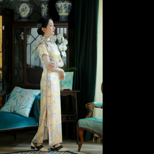 百合曼舞 春夏真丝缎一字襟米黄色印花复古民国风旗袍 一城风絮