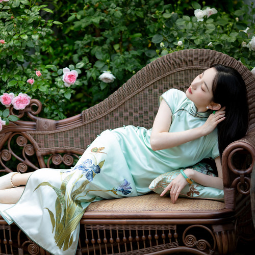 拂鸢清晨丨一城风絮丨真丝缎旗袍