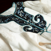 米色提花如意云头绣花倒大袖 兰春玉雪 一城风絮 对襟上衣女