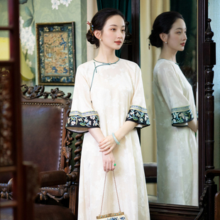 绣花旗袍裙女 真丝提花缎A摆圆领倒大袖 仙袂凝霜 一城风絮