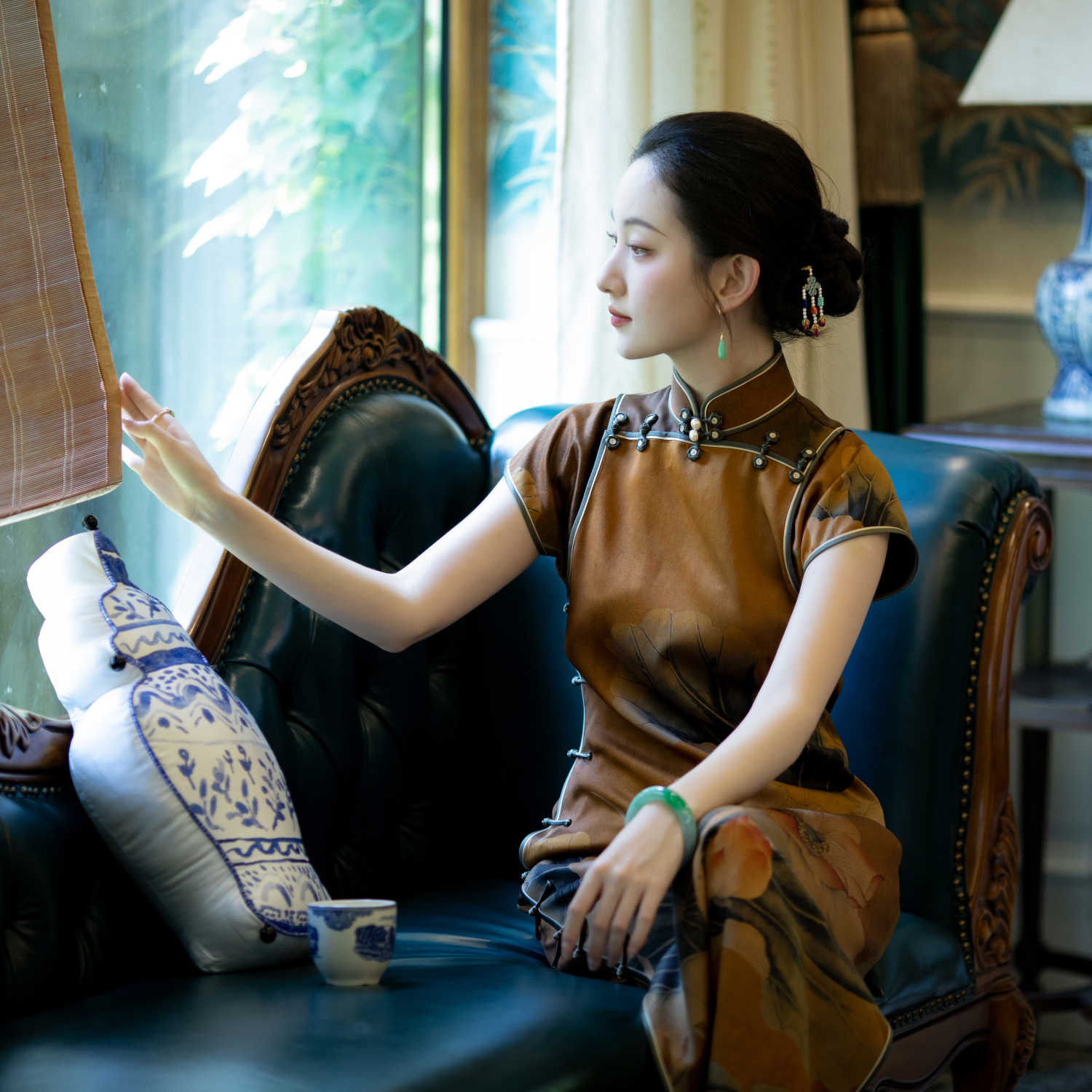 晚荷聆雨丨一城风絮丨香云纱旗袍