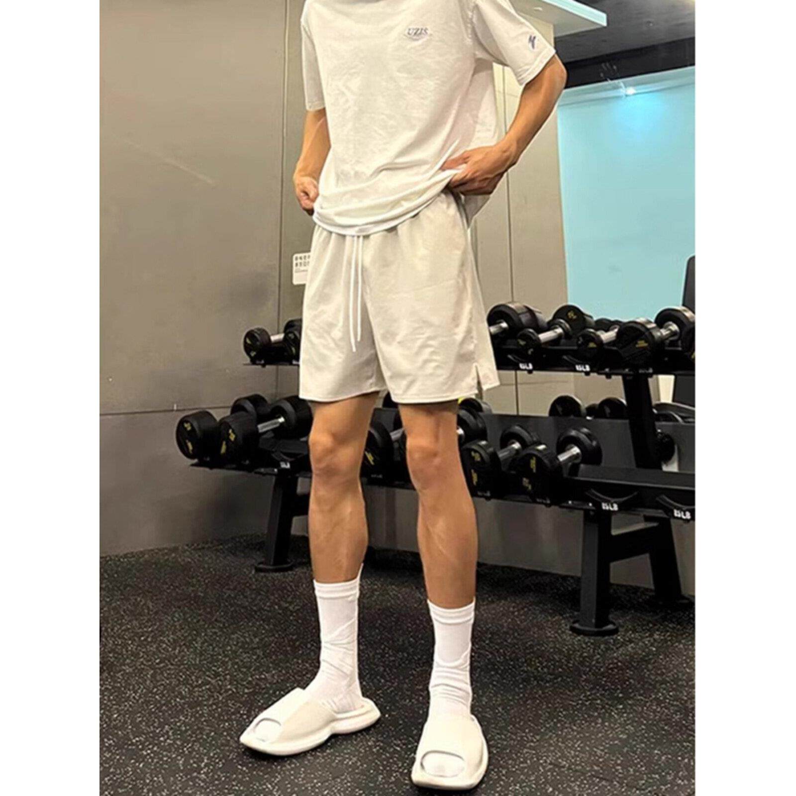 运动短裤男跑步速干五分裤黑色篮球薄冰丝沙滩裤子美式健身四分裤