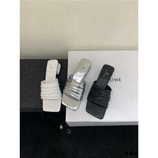 粗跟褶皱一字拖女秋外穿2024新款法式凉拖高级感舒适中跟银色拖鞋