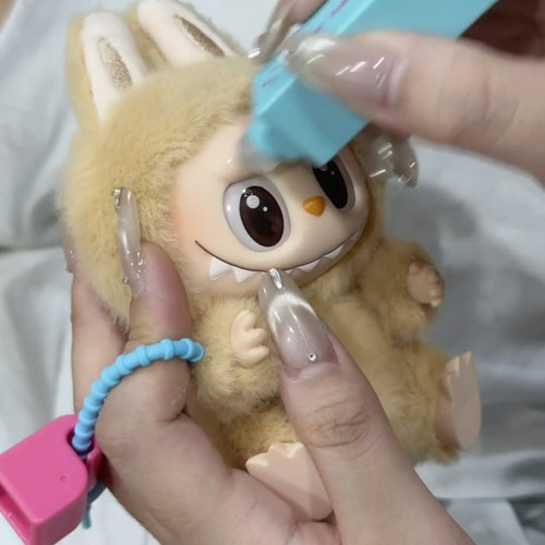 labubu洗脸神器盲盒手办清洁笔手办搪胶娃娃去渍笔硅胶公仔护理