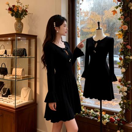 气质收腰打底针织连衣裙女秋冬2025新款高级感喇叭袖显瘦内搭裙子