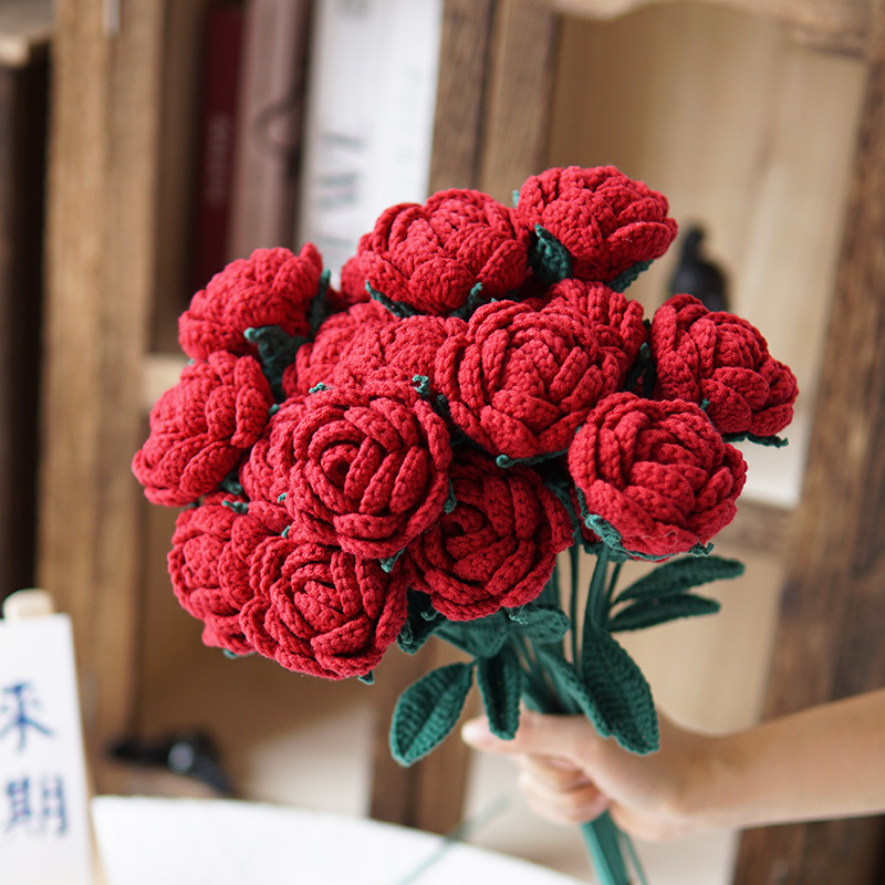 毛线钩织红玫瑰成品手工编织仿真手捧花束插花永生花情人节日礼物