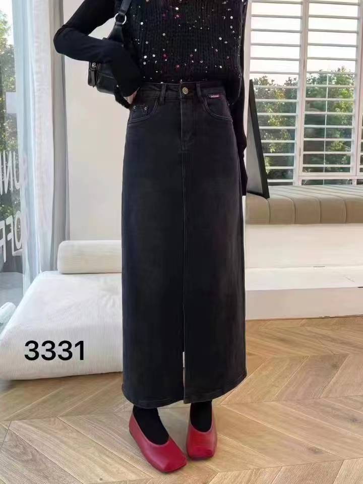 2025秋冬女士黑色棉质内磨毛牛仔裙休闲百搭通勤款半身A字长裙