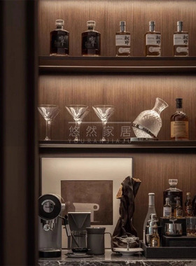 现代样板间餐厅装饰柜装饰画酒具酒杯软装摆件售楼处酒柜装饰摆件