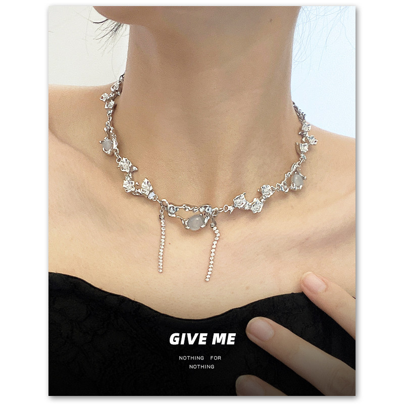 “月下蝶变”月光石不规则项链女