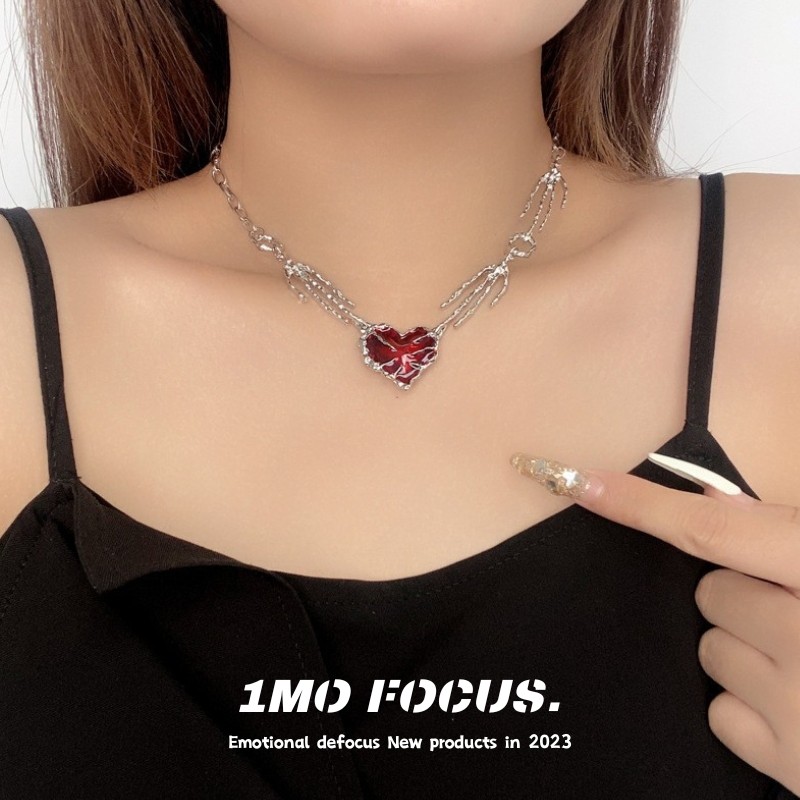 暗黑风爱心魔爪朋克项链