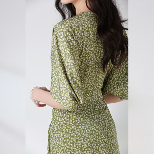 绿色碎花裙轻熟风显瘦减龄v领连衣裙 茶歇法式 26春夏季 新款