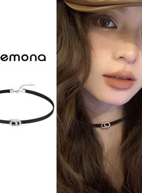 甜酷风黑色字母项链女小众设计高级感锁骨链独特个性项圈辣妹颈链