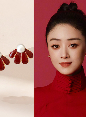 红色轻奢花瓣珍珠款耳钉超好看独特漂亮耳环冬季时尚百搭高级耳饰
