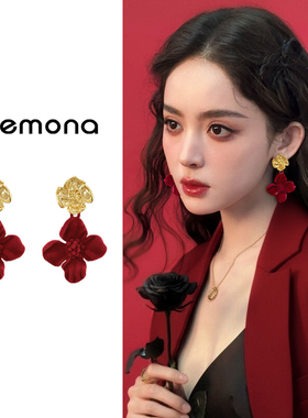 复古红色丝绒花朵耳环2026新款轻奢高级感独特漂亮圣诞耳坠耳饰女