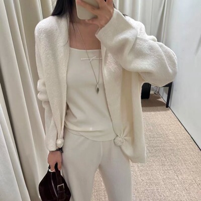 舒适极简主义穿搭羊毛扭结针织衫