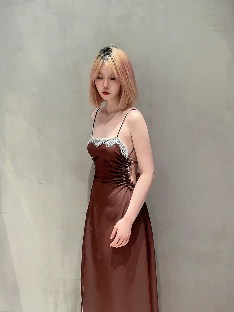 TE辣妹海边多巴胺风吊带连衣裙