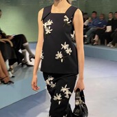 shushu优雅气质立体花朵装 饰背心上衣ton设计感收腰直筒半身裙