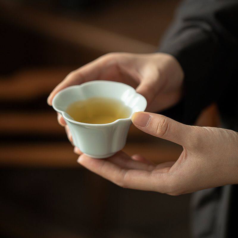 功夫茶具茶杯喝茶单杯主人杯纯手工杯子影青白瓷纯色花瓣日式