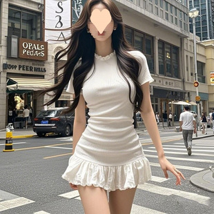 显瘦a字包臀短 2025连衣裙纯欲风甜美短袖 女夏季 新款 气质百搭修身