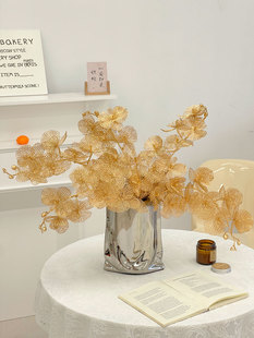 采购产品金色人造花,人造花插花,插花,蝴蝶兰,桉树银杏叶插花