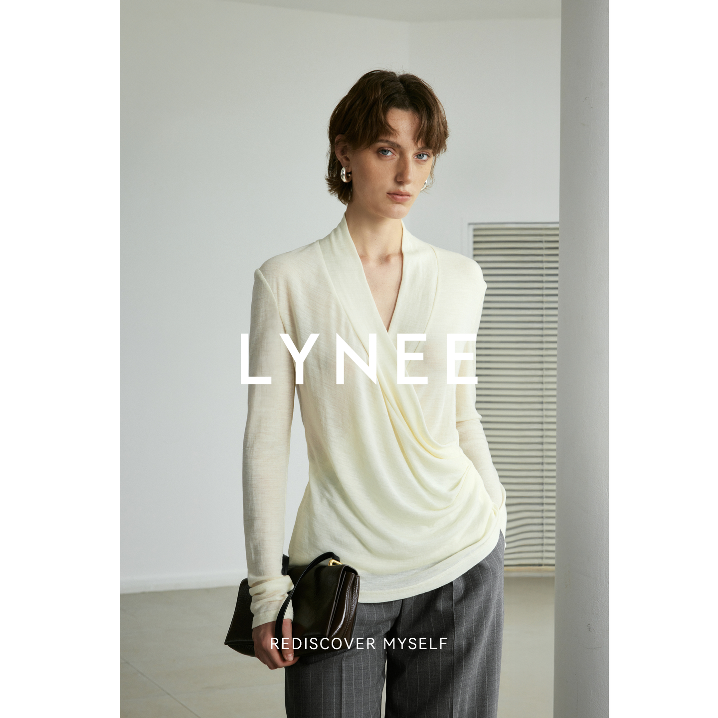 LYNEE【塞纳河畔】设计感交叉V领打底衫女2025秋冬羊毛针织上衣