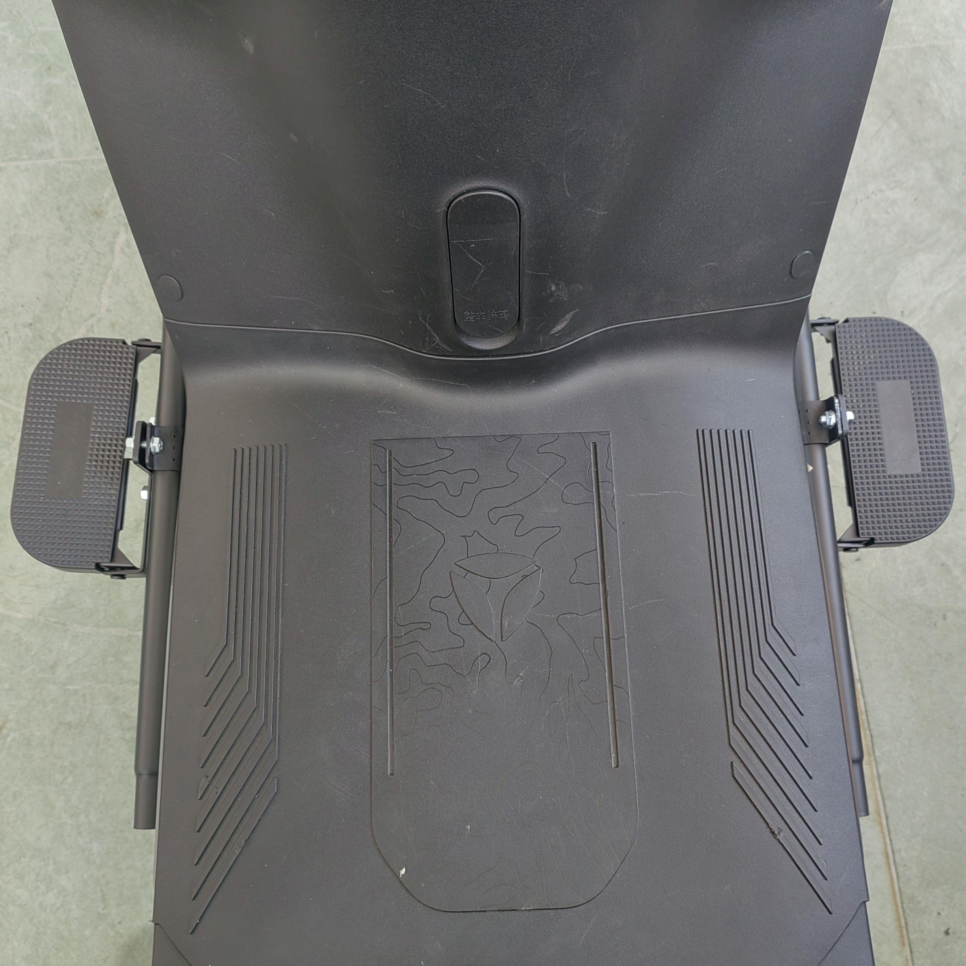 适用电动车通用加装前踏板改装加宽脚踏下沉式脚踏折叠搁脚护杠踏