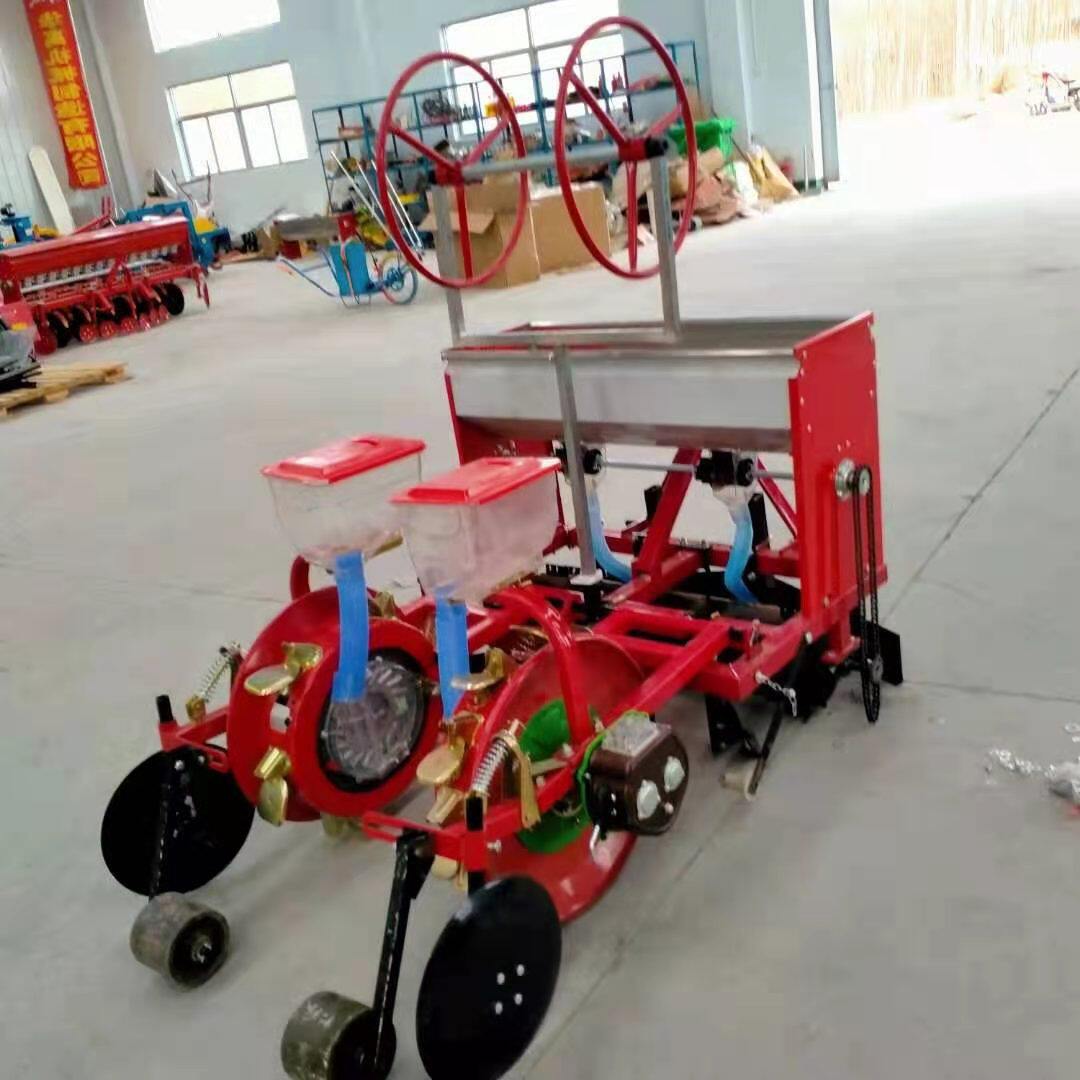 2行膜上打孔种子机 膜上玉米施肥喷药种植机农用玉米覆膜播种机