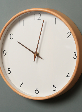 原木轻奢钟表榉木实木挂钟家居客厅卧室静音极简时钟挂墙创意壁钟