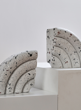 现代简约水磨石书靠摆件