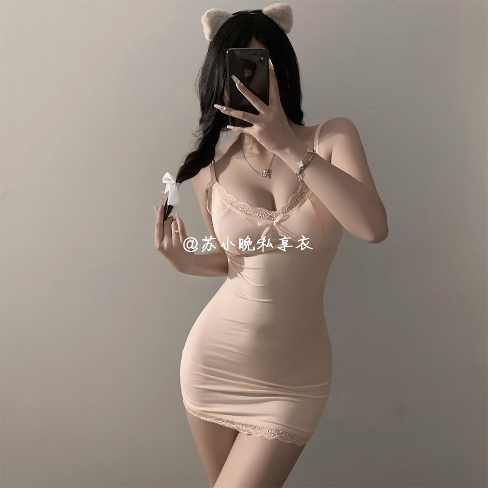 苏小晚 纯欲修身吊带连衣裙自带胸垫蕾丝花边性感显瘦内搭可外穿