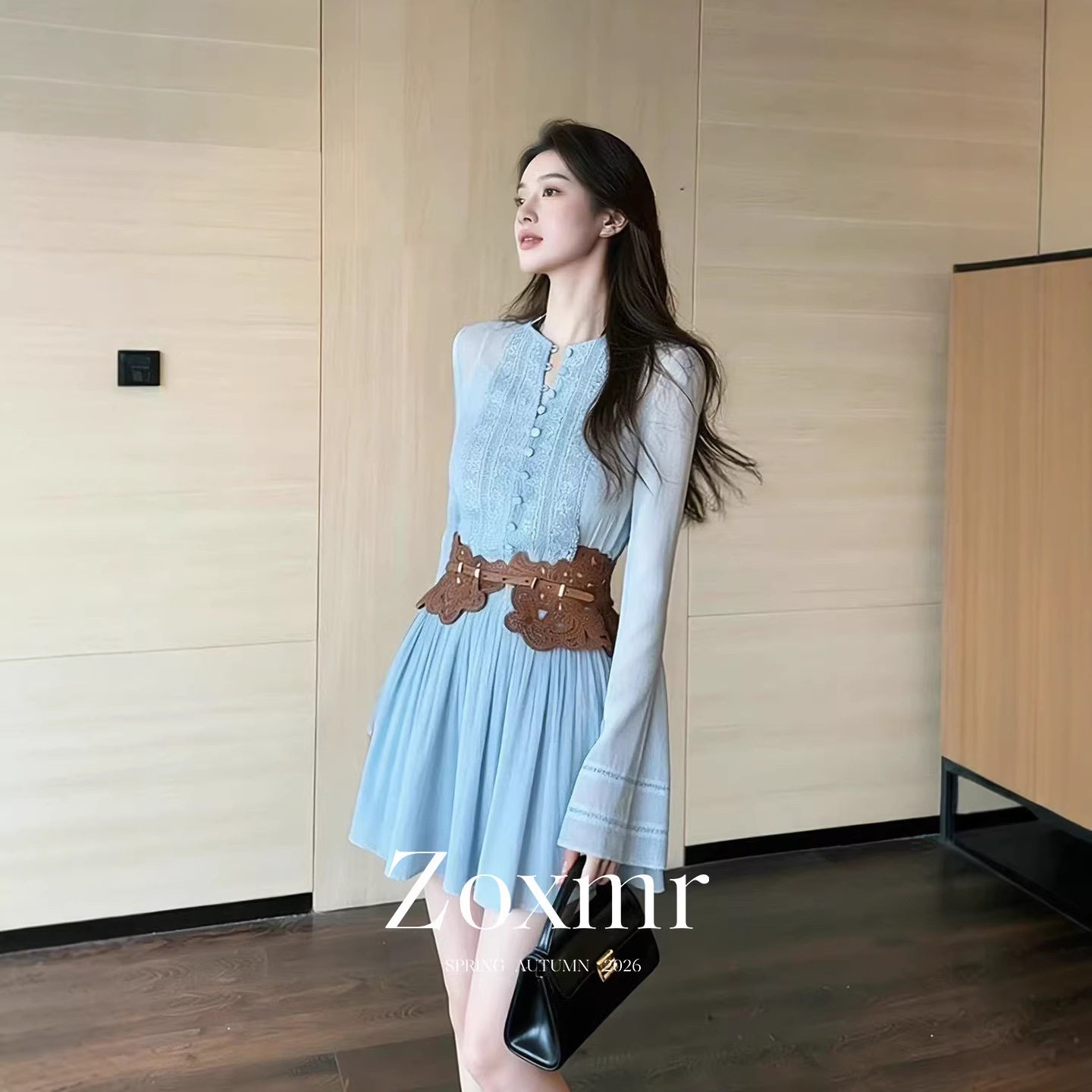 大方绝美海边度假蕾丝刺绣拼接镂空蓝色圆领长袖a字连衣裙女