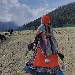 Ethnic tourism wearing knitted shawl net red cape scarf